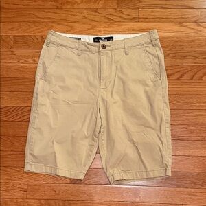 Hollister Men's Tan Shorts - Size 33